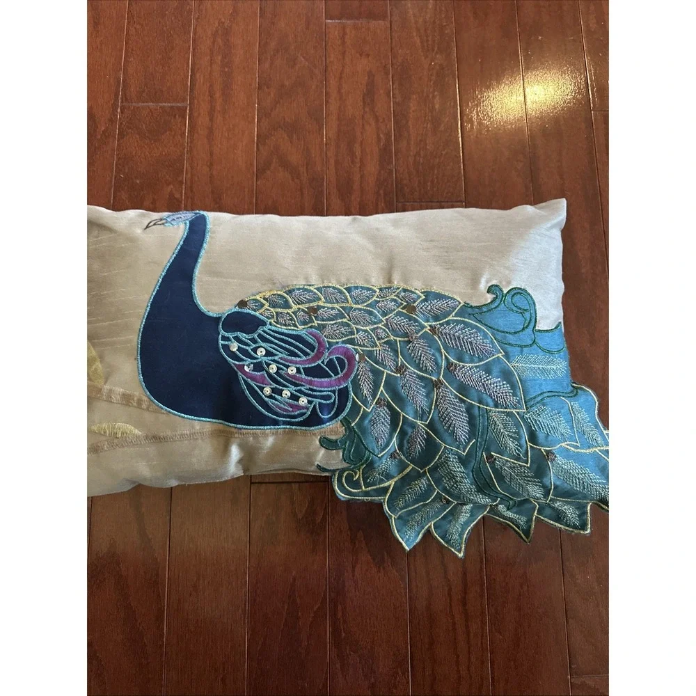 Thro Mario Lopez Peacock Lumbar 9